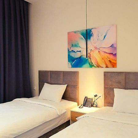 Add Hotel Алма Ата Екстериор снимка