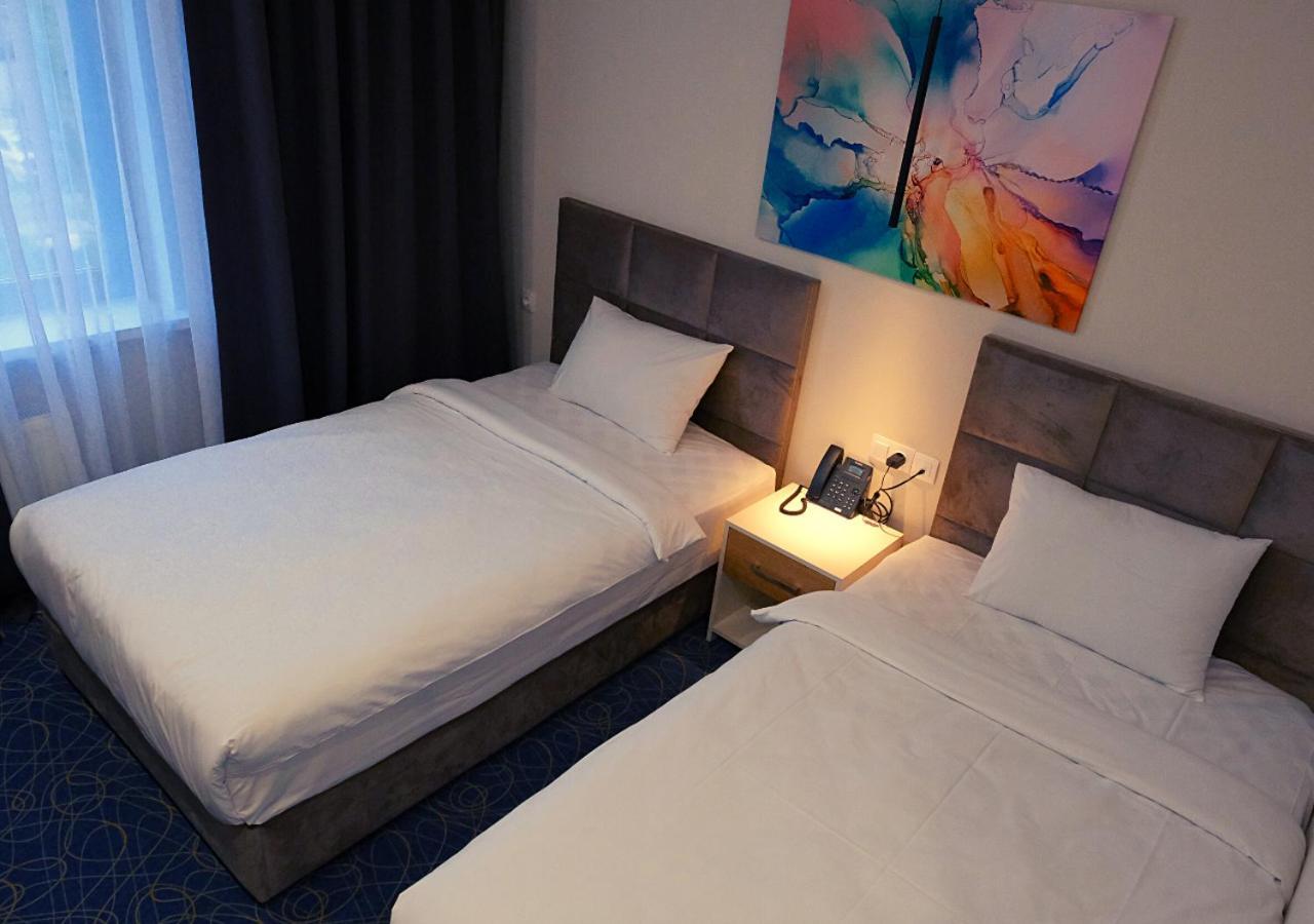 Add Hotel Алма Ата Екстериор снимка