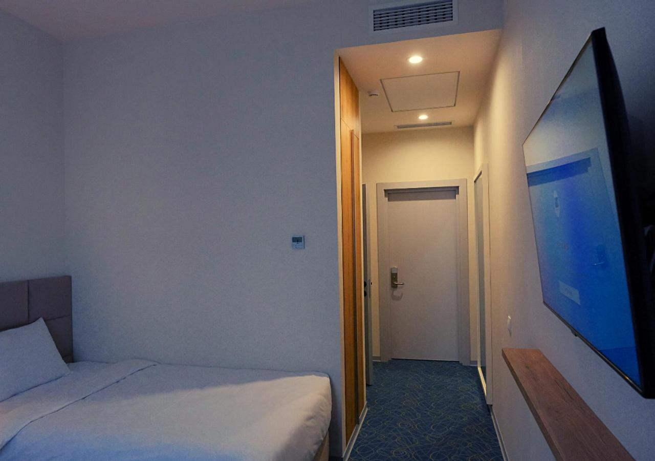 Add Hotel Алма Ата Екстериор снимка