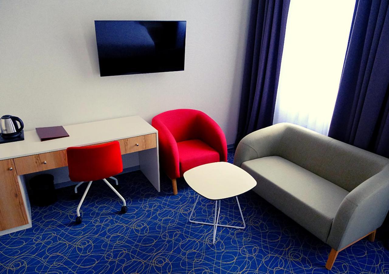Add Hotel Алма Ата Екстериор снимка